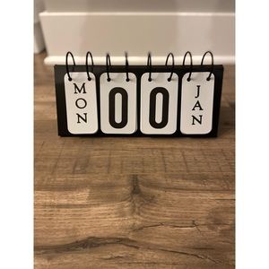 Metal flip desk calendar